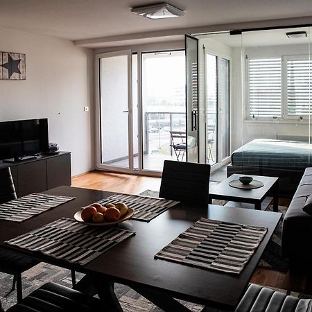 Burin Apartment Копер Екстериор снимка