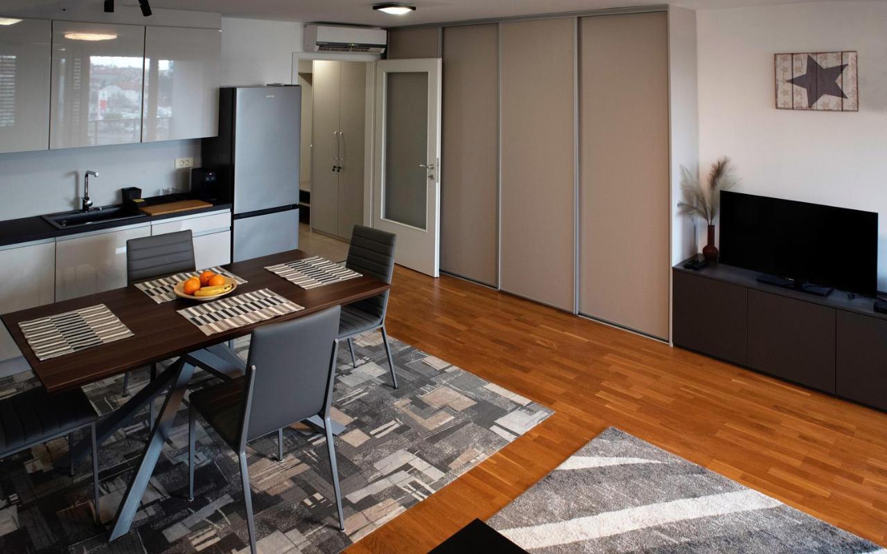 Burin Apartment Копер Екстериор снимка