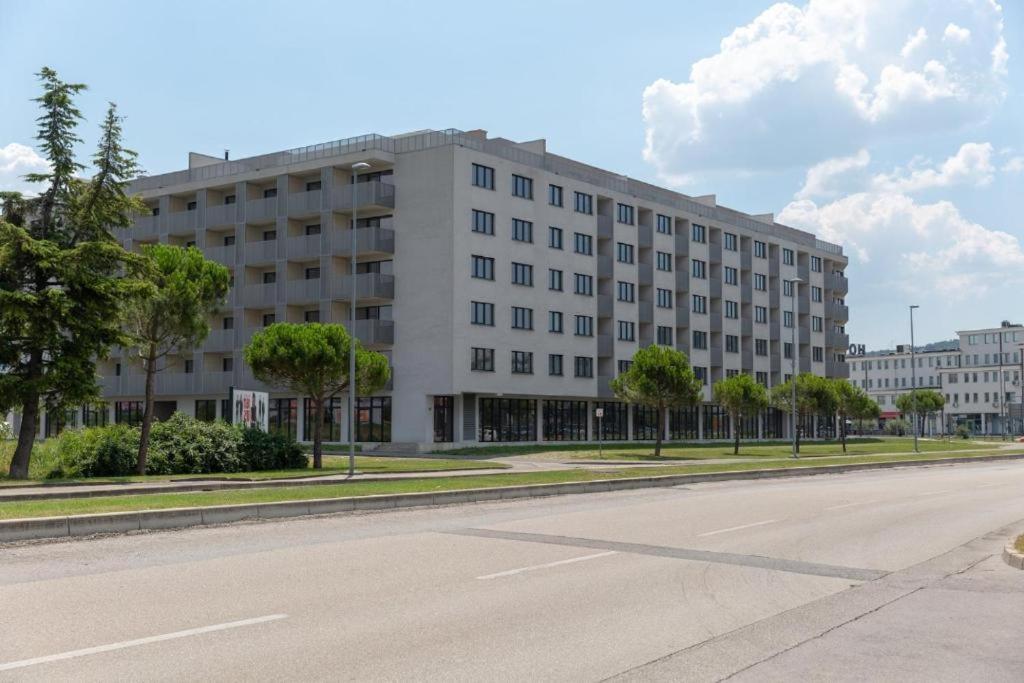 Burin Apartment Копер Екстериор снимка
