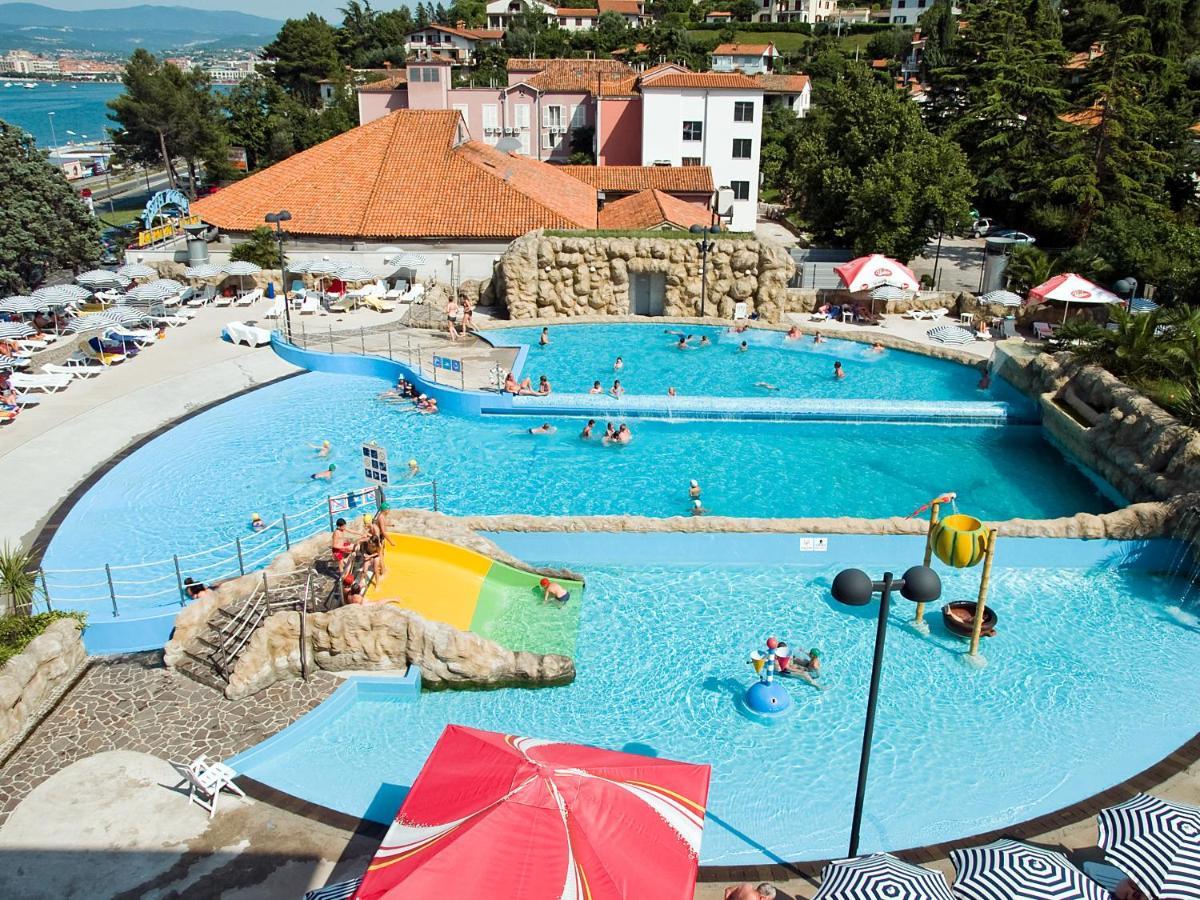 Burin Apartment Копер Екстериор снимка