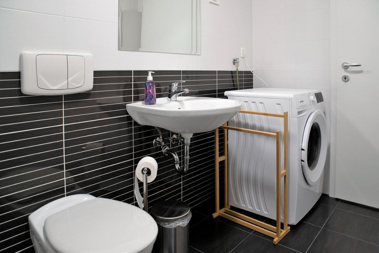 Burin Apartment Копер Екстериор снимка
